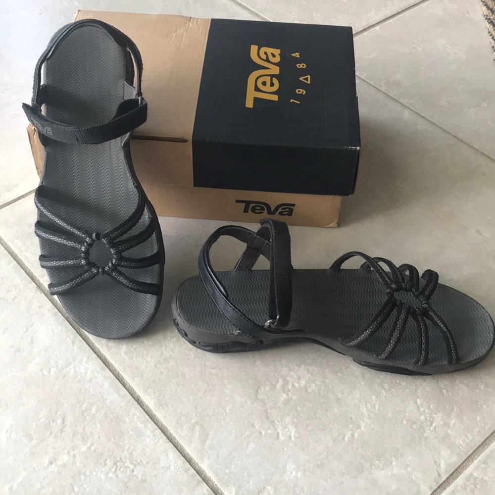 Teva Kayenta Sandals size 6.5